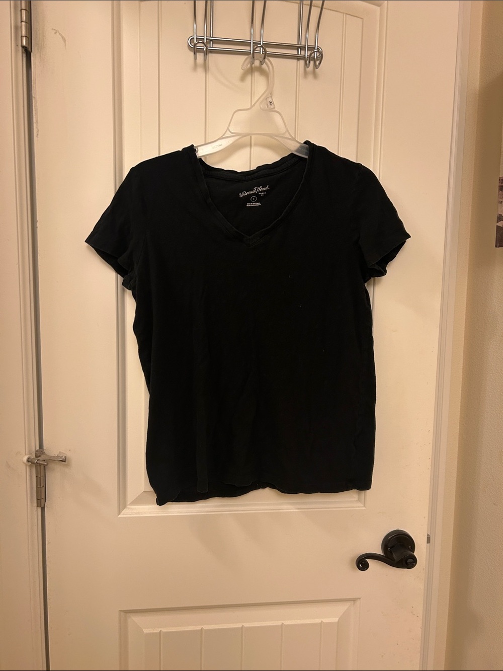 Universal Thread Black V-Neck Short Sleeve Tee